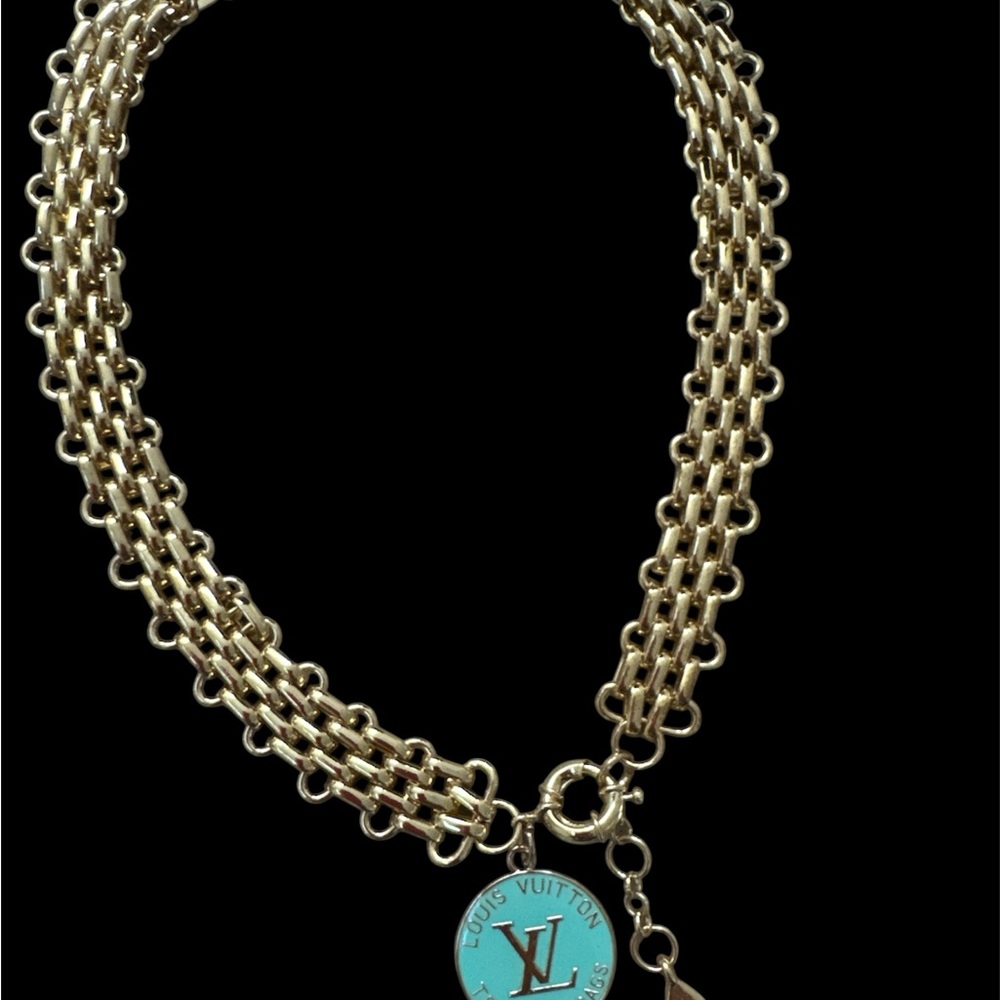Louis Vuitton zipper pull on a gold tone Chain Necklace with toggle - Picture 6 of 7